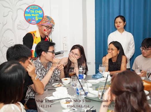 chú hề hoạt náo tiệc thôi nôi